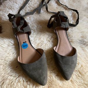 Report tie up ballet flat